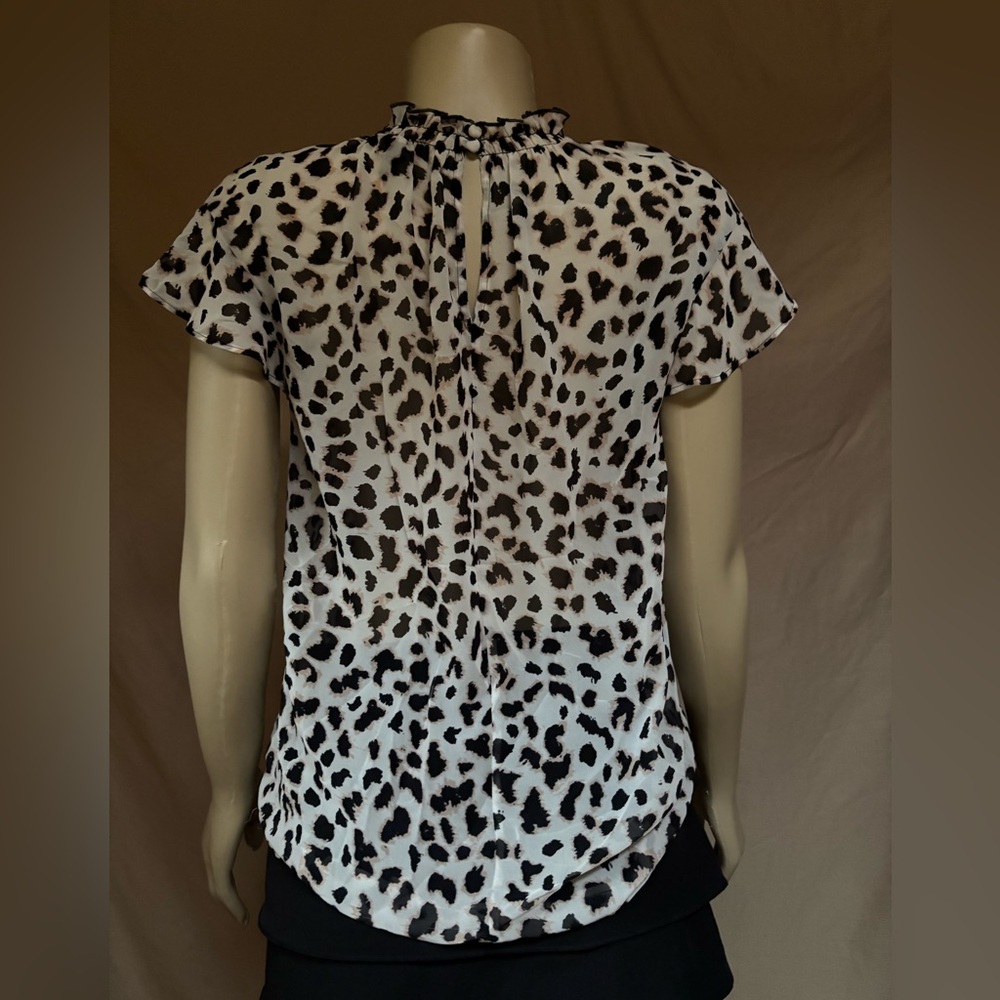 Express Leopard Print Ruffle Neck Top - Picture 4 of 6